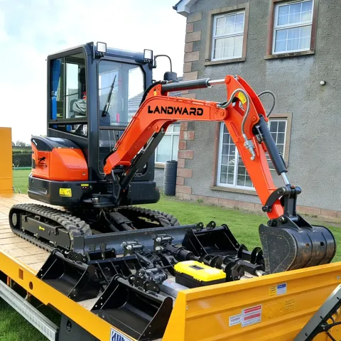 Customized High Quality Kubota Engine 2.5 Ton Hydraulic Mini Excavator Construction Machinery 1.8 T